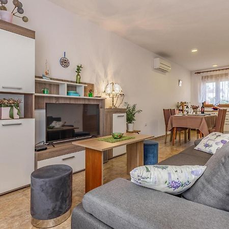 Awesome Apartment In Pula With Wifi 外观 照片