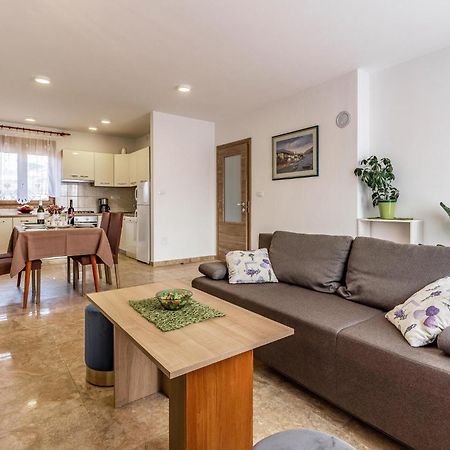 Awesome Apartment In Pula With Wifi 外观 照片