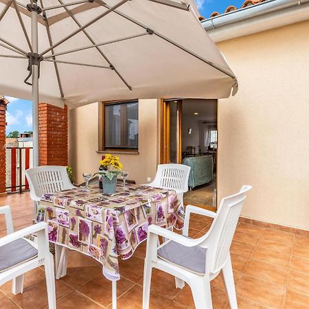 Awesome Apartment In Pula With Wifi 外观 照片