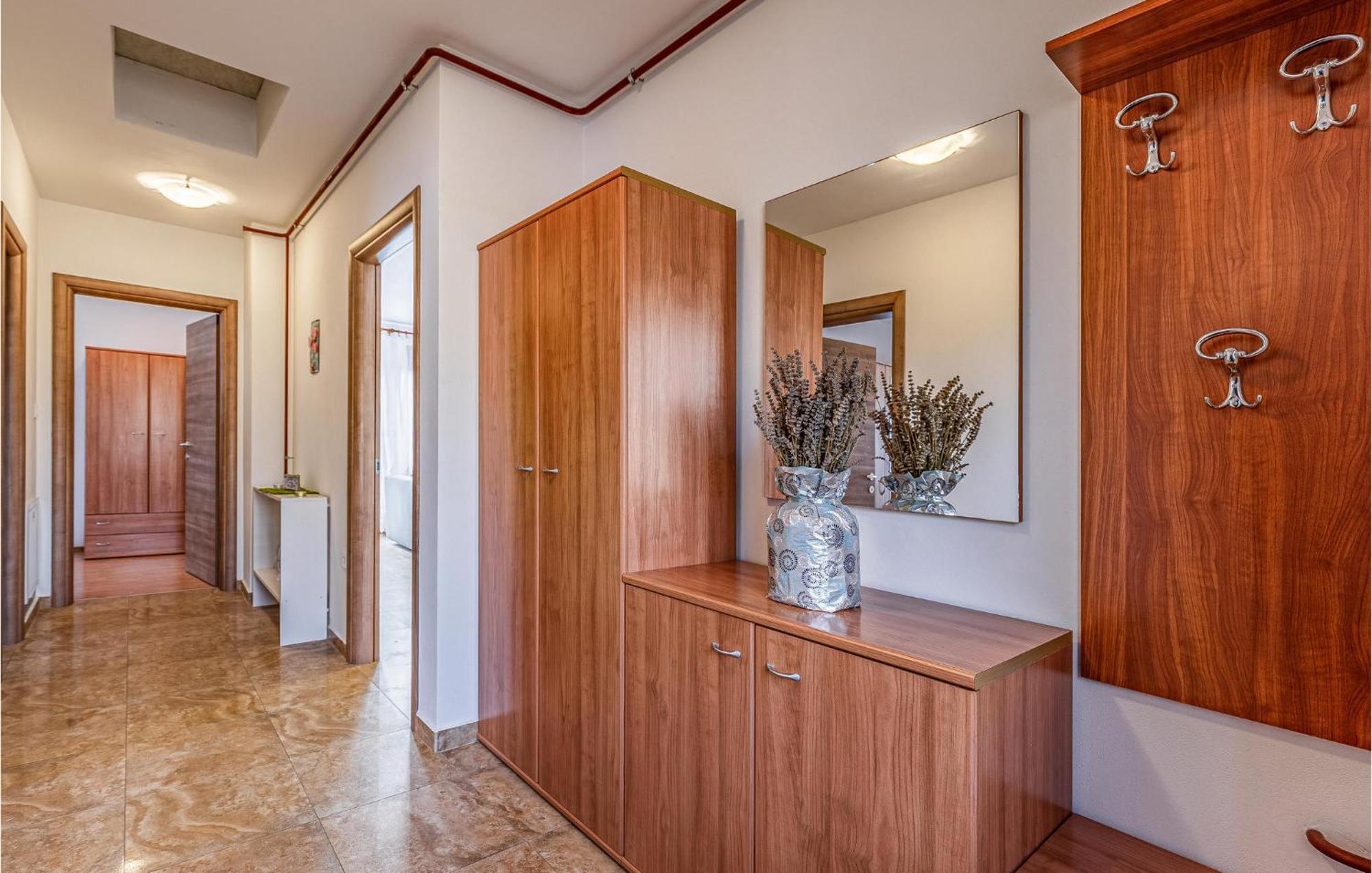 Awesome Apartment In Pula With Wifi 外观 照片