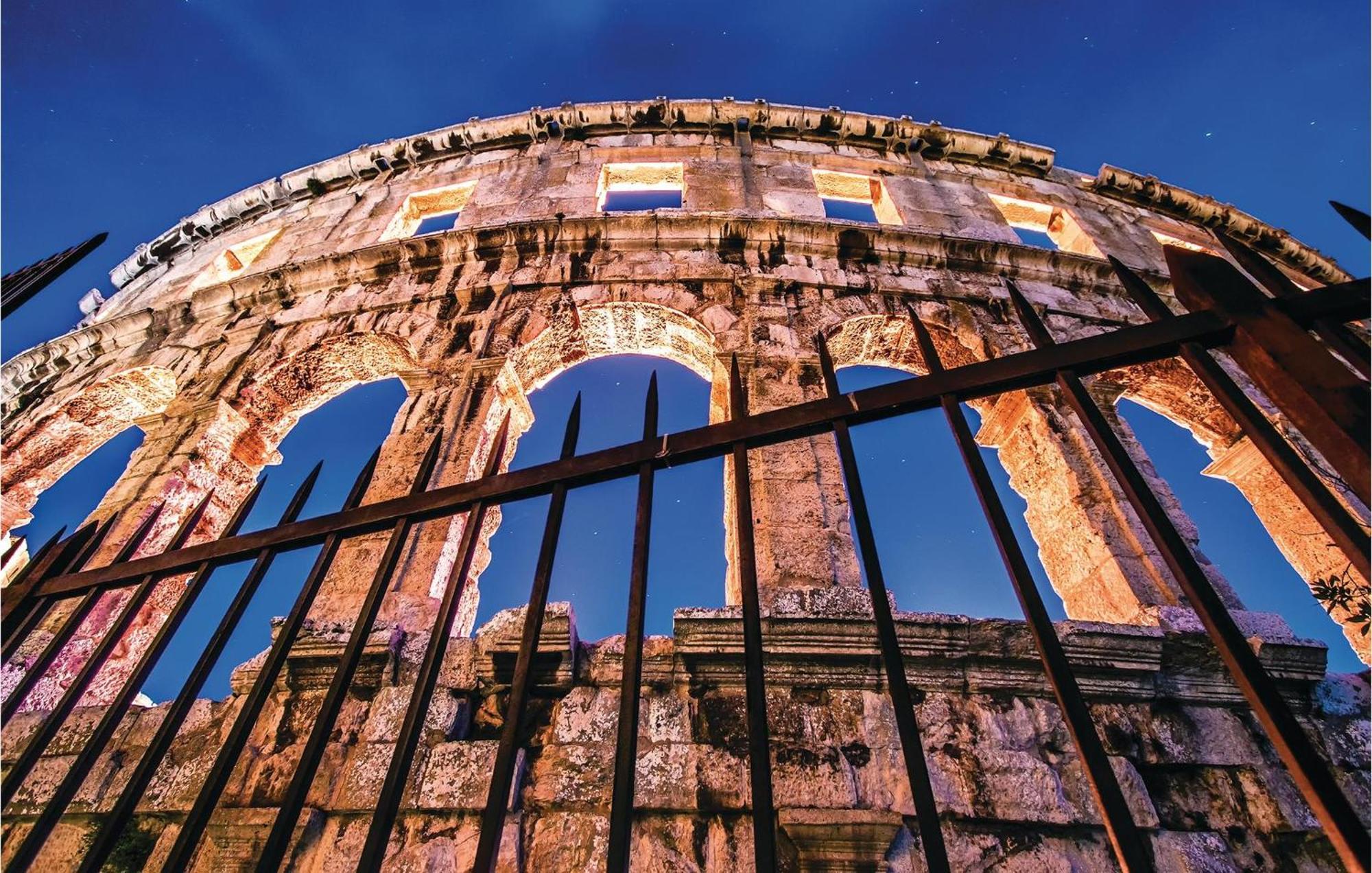 Awesome Apartment In Pula With Wifi 外观 照片
